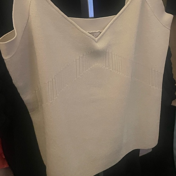 Guess XL Quiet Luxury Cream Body-con Sleeveless Knit Sweater, NWOT - Picture 1 of 8